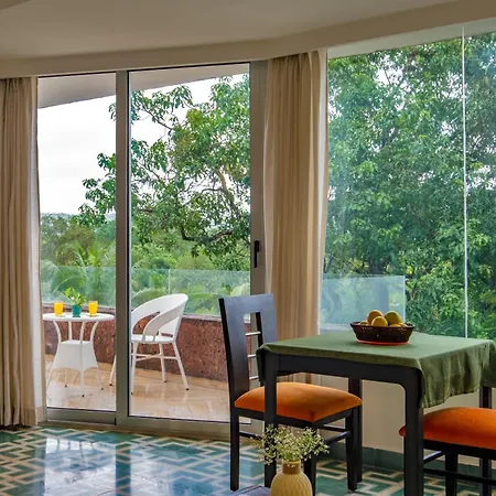 El Raso Apartments